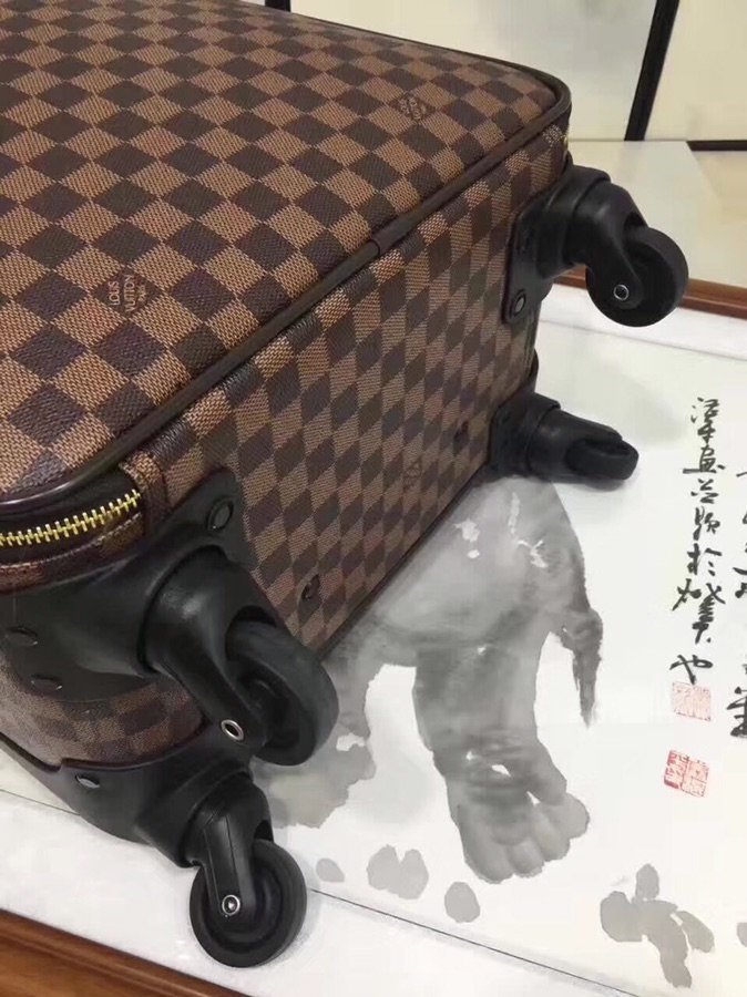 ルイヴィトンバッグコピー 2020新品注目度NO.1 Louis Vuitton  男女兼用 スーツケース