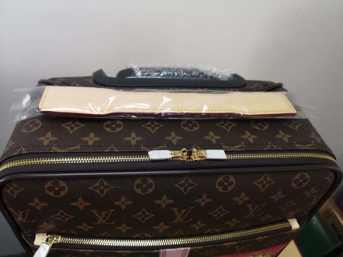 ルイヴィトンバッグコピー 定番人気2020新品 Louis Vuitton  男女兼用 スーツケース