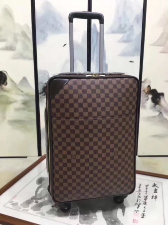 ルイヴィトンバッグコピー 2020新品注目度NO.1 Louis Vuitton  男女兼用 スーツケース