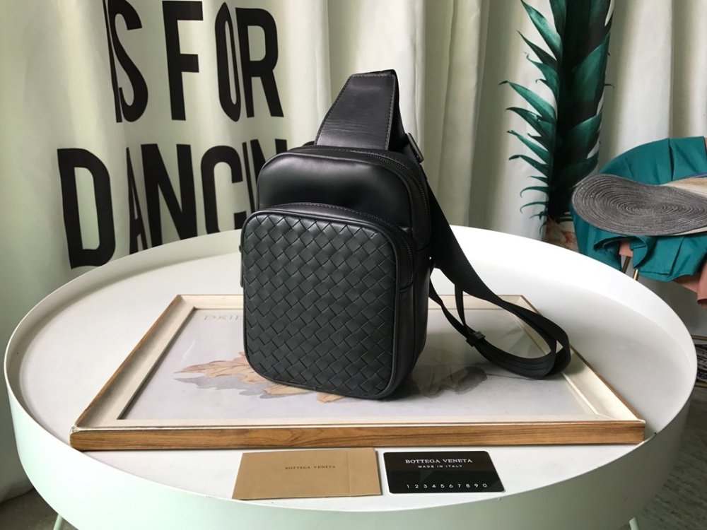 円 ボッテガヴェネタバッグコピー 定番人気21新品 Bottega Veneta メンズ ボディバッグ M Creditshop Jp
