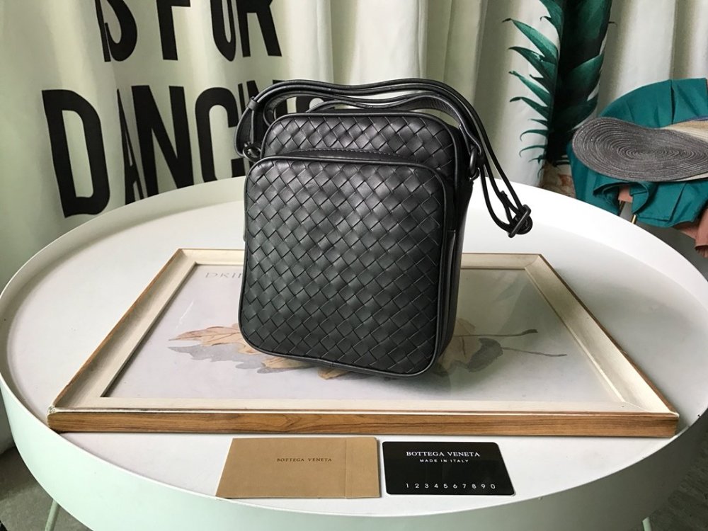 円 ボッテガヴェネタバッグコピー 大人気21新品 Bottega Veneta メンズ ショルダーバッグ M Creditshop Jp