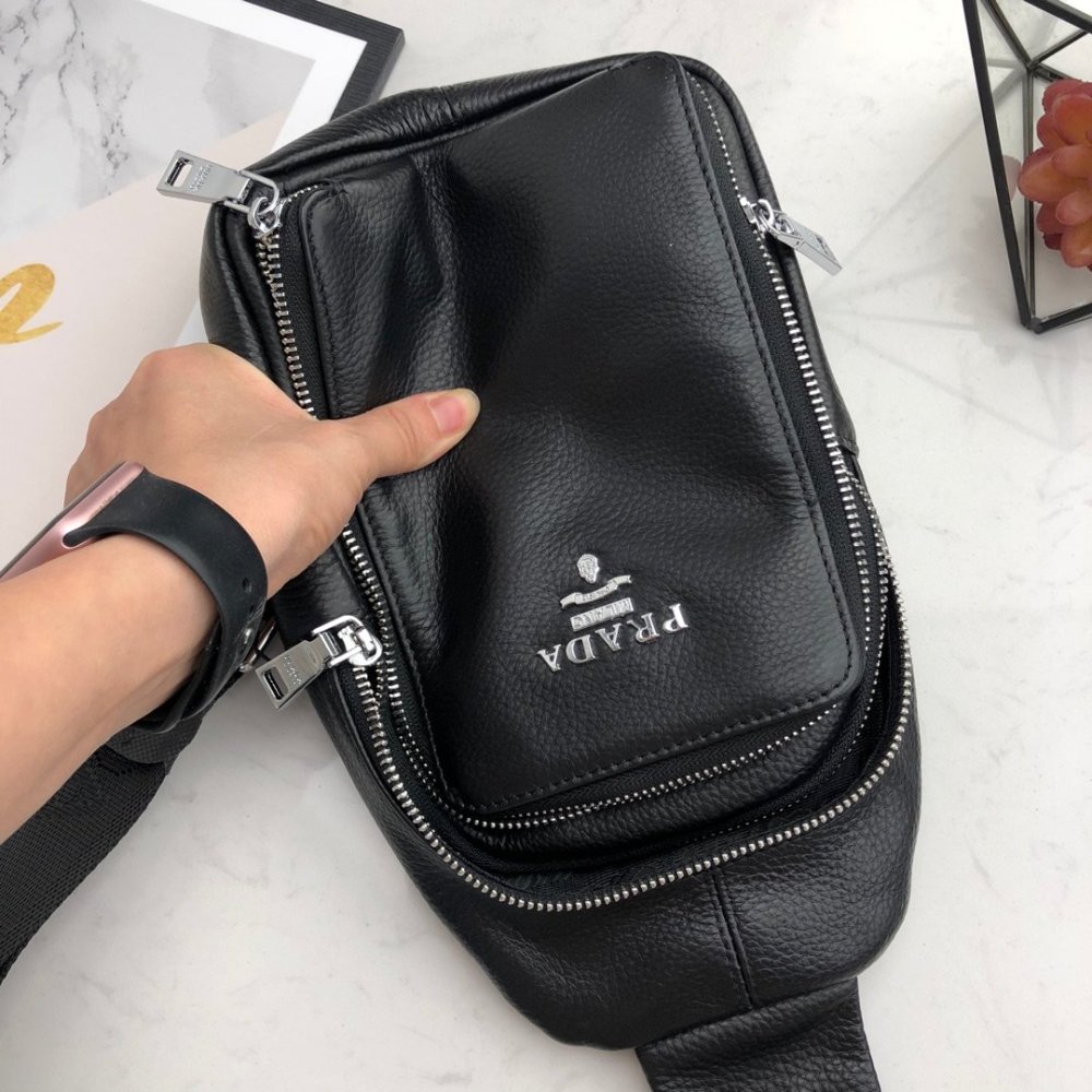 円 プラダバッグコピー 定番人気21新品 Prada メンズ ボディバッグ M Creditshop Jp