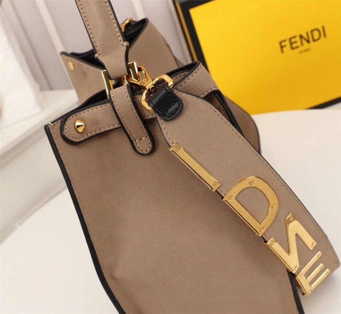 フェンディバッグコピー 2021新品注目度NO.1 FENDI レディース トートバッグ