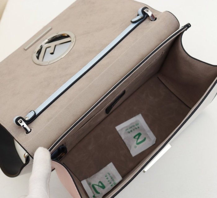 フェンディバッグコピー 2021新品注目度NO.1 FENDI レディース ハンドバッグ