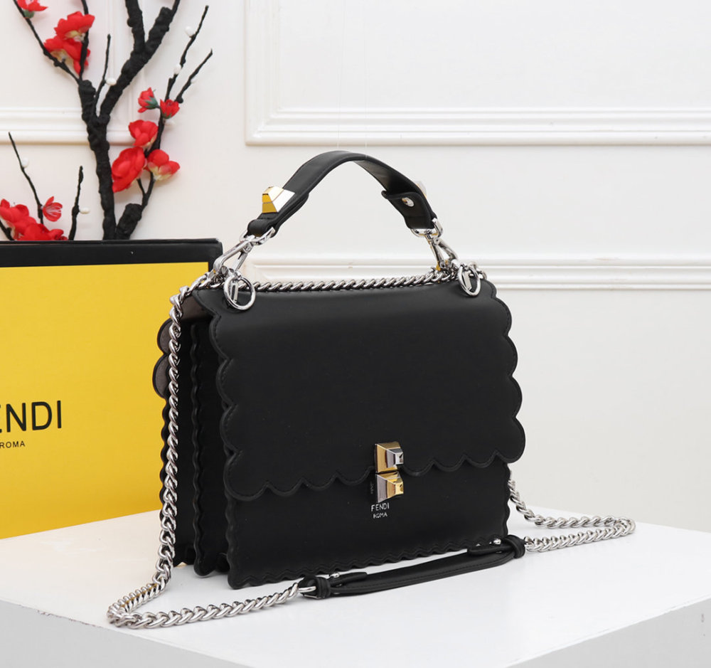円 フェンディバッグコピー 定番人気21新品 Fendi レディース ハンドバッグ M Creditshop Jp