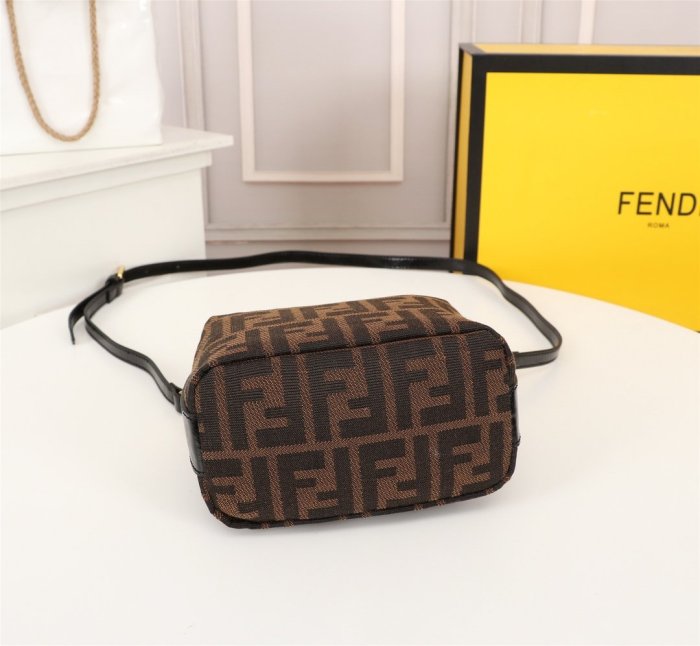 フェンディバッグコピー 大人気2021新品 FENDI レディース ショルダーバッグ