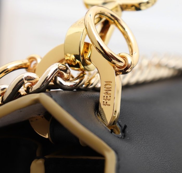 フェンディバッグコピー 2021新品注目度NO.1 FENDI レディース ハンドバッグ