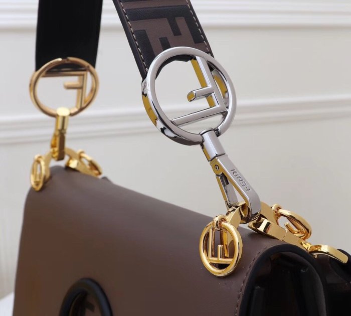 フェンディバッグコピー 大人気2021新品 FENDI レディース ハンドバッグ