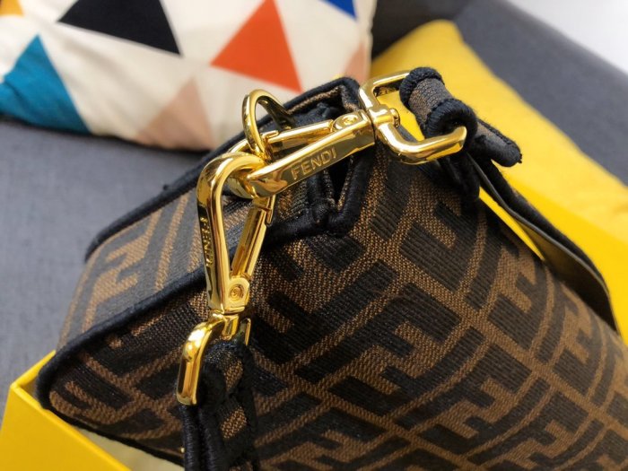 フェンディバッグコピー 定番人気2021新品 FENDI レディース ショルダーバッグ