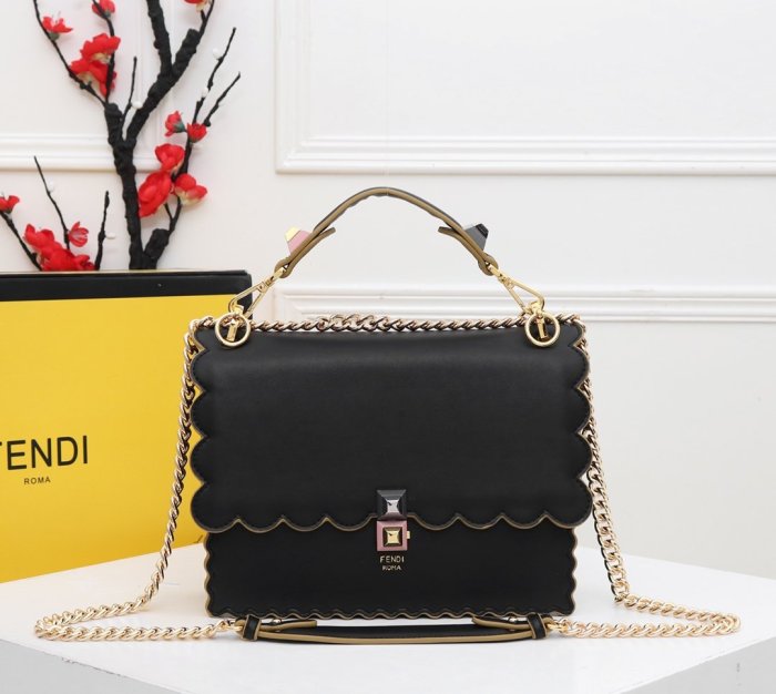 フェンディバッグコピー 2021新品注目度NO.1 FENDI レディース ハンドバッグ