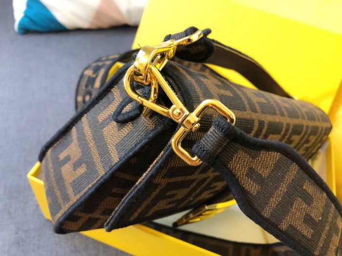 フェンディバッグコピー 定番人気2021新品 FENDI レディース ショルダーバッグ