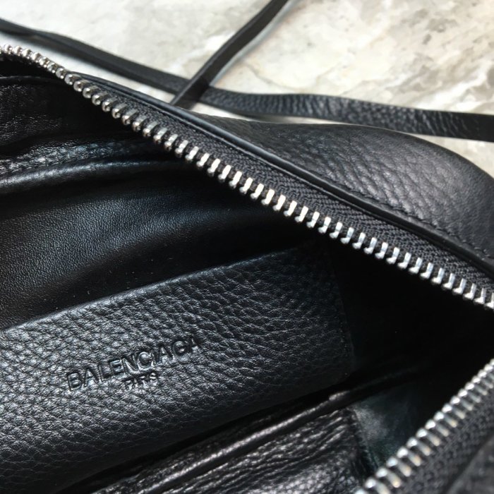 高品質  バレンシアガバッグコピー 定番人気2021新品 BALENCIAGA   男女兼用 ショルダーバッグ