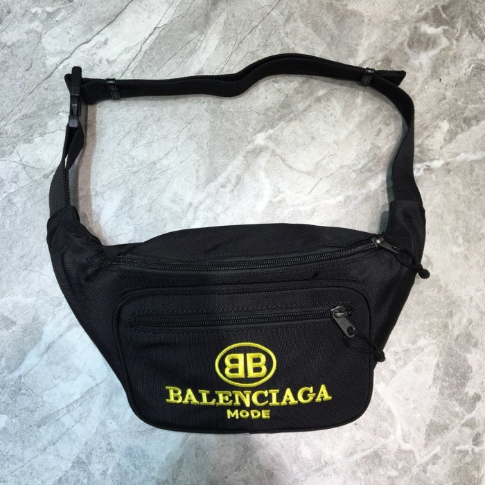 高品質 バレンシアガバッグコピー 大人気2021新品 BALENCIAGA   男女兼用 ボディバッグ