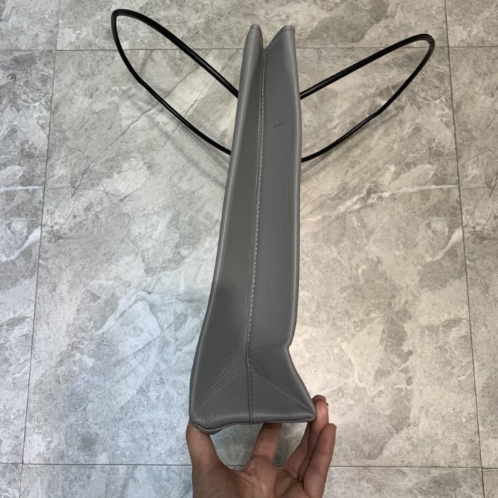 高品質   バレンシアガバッグコピー 定番人気2021新品 BALENCIAGA  男女兼用 トートバッグ