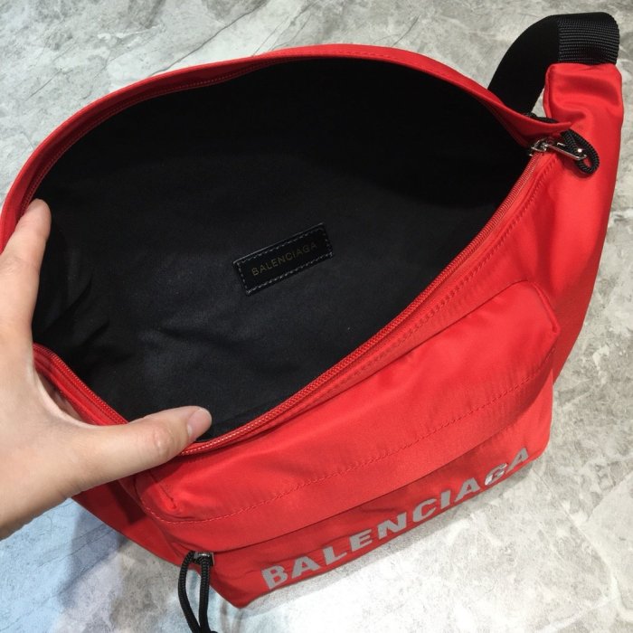 高品質  バレンシアガバッグコピー 定番人気2021新品 BALENCIAGA   男女兼用 ウエストポーチ