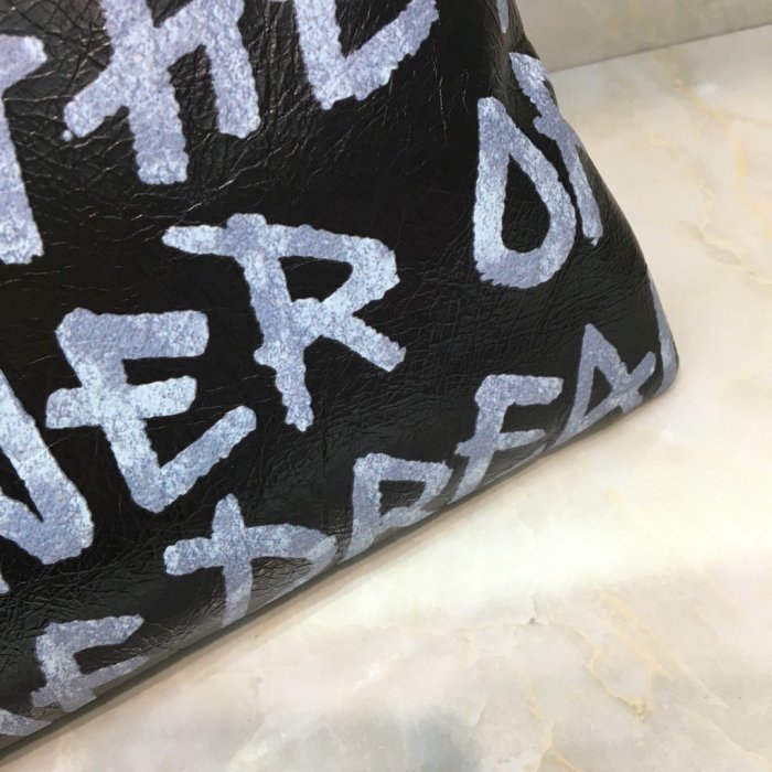 高品質   バレンシアガバッグコピー 2021新品注目度NO.1 BALENCIAGA   男女兼用 セカンドバッグ