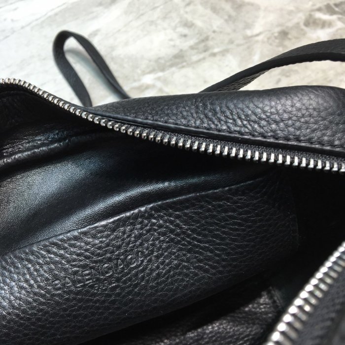 高品質  バレンシアガバッグコピー 定番人気2021新品 BALENCIAGA   男女兼用 ショルダーバッグ