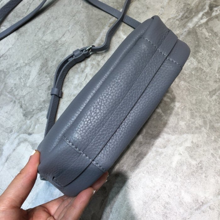 高品質  バレンシアガバッグコピー 2021新品注目度NO.1 BALENCIAGA   男女兼用 ショルダーバッグ