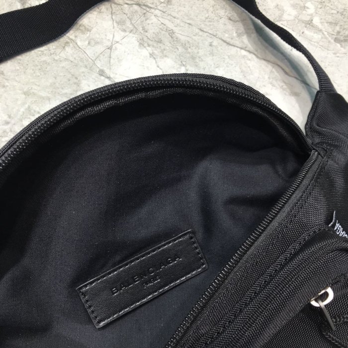 高品質 バレンシアガバッグコピー 大人気2021新品 BALENCIAGA   男女兼用 ボディバッグ