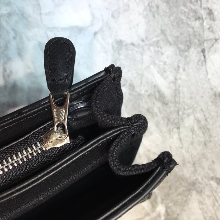 高品質  バレンシアガバッグコピー 定番人気2021新品 BALENCIAGA   男女兼用 セカンドバッグ
