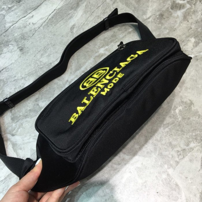 高品質 バレンシアガバッグコピー 大人気2021新品 BALENCIAGA   男女兼用 ボディバッグ