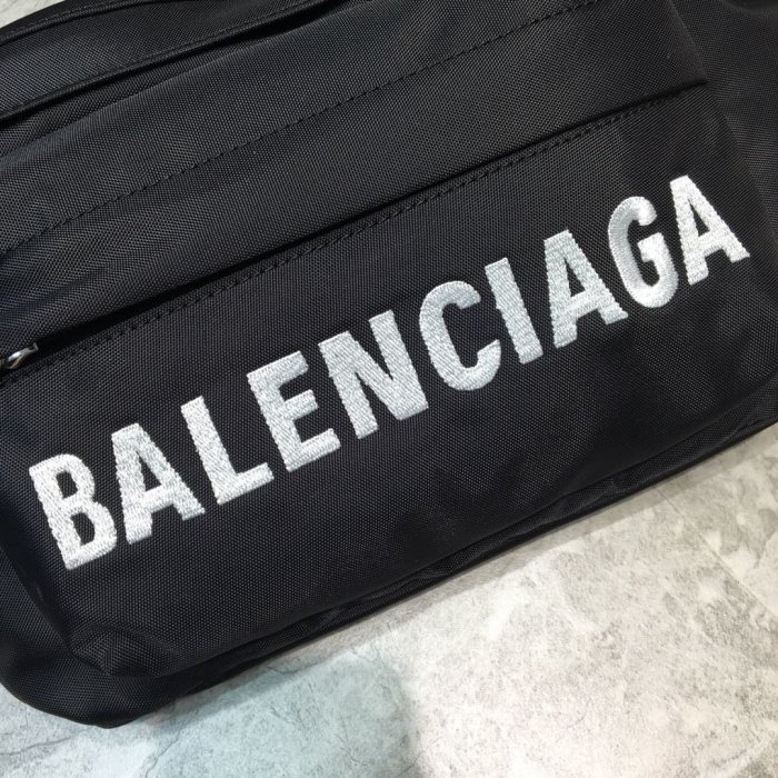 高品質  バレンシアガバッグコピー 定番人気2021新品 BALENCIAGA   男女兼用 ウエストポーチ