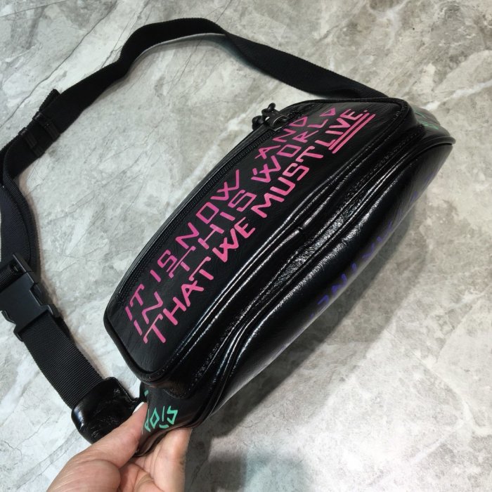 高品質   バレンシアガバッグコピー 2021新品注目度NO.1 BALENCIAGA   男女兼用 ボディバッグ