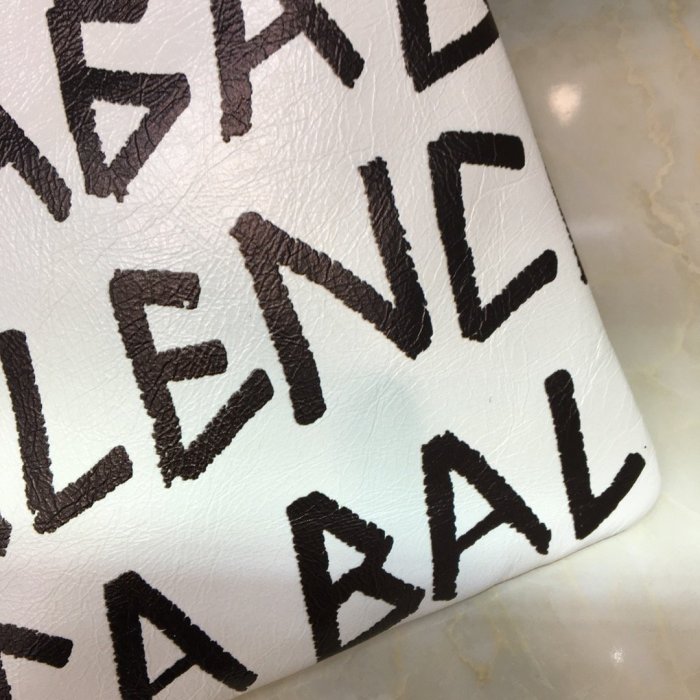 高品質   バレンシアガバッグコピー 2021新品注目度NO.1 BALENCIAGA   男女兼用 セカンドバッグ