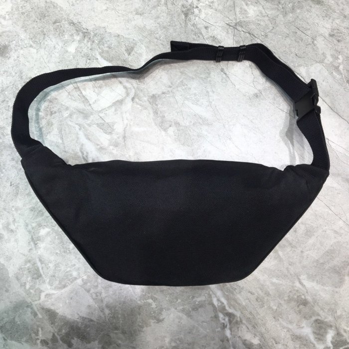高品質 バレンシアガバッグコピー 大人気2021新品 BALENCIAGA   男女兼用 ボディバッグ