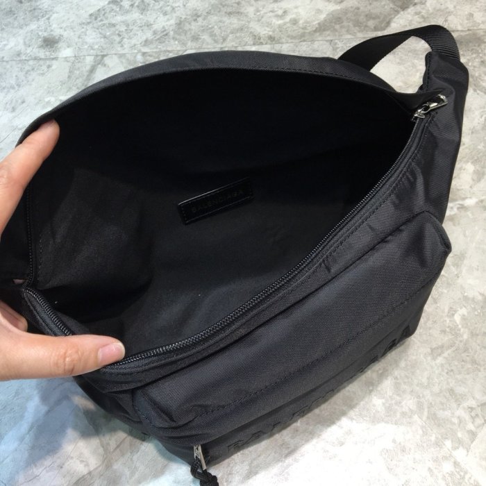 高品質   バレンシアガバッグコピー 2021新品注目度NO.1 BALENCIAGA   男女兼用 ウエストポーチ