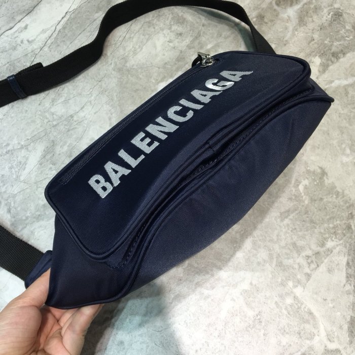 高品質 バレンシアガバッグコピー 定番人気2021新品 BALENCIAGA   男女兼用 ボディバッグ