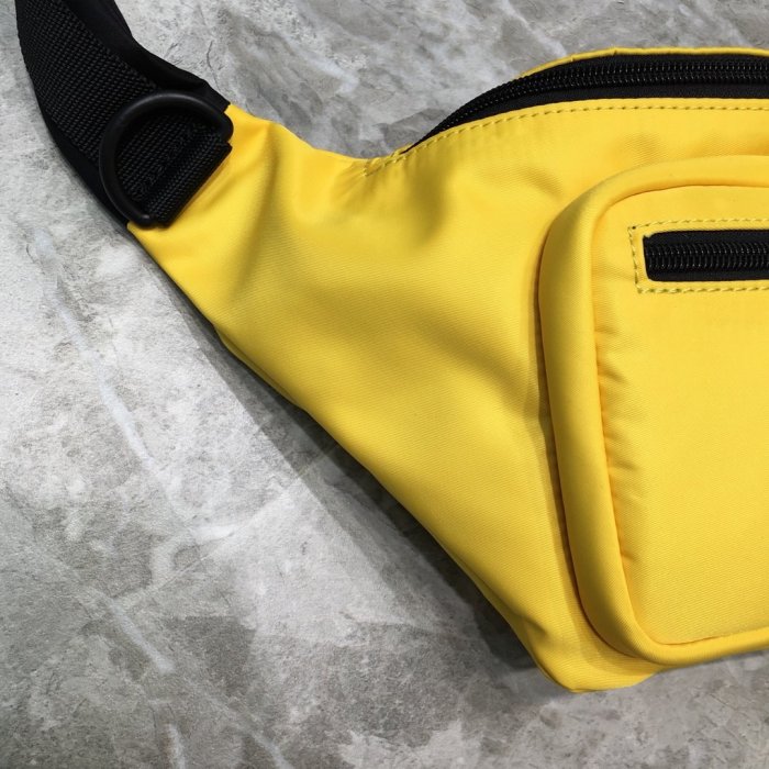 高品質 バレンシアガバッグコピー 定番人気2021新品 BALENCIAGA   男女兼用 ボディバッグ