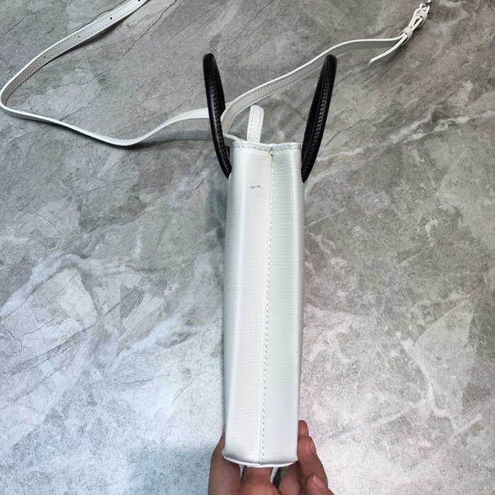 高品質  バレンシアガバッグコピー 2021新品注目度NO.1 BALENCIAGA   男女兼用 ショルダーバッグ