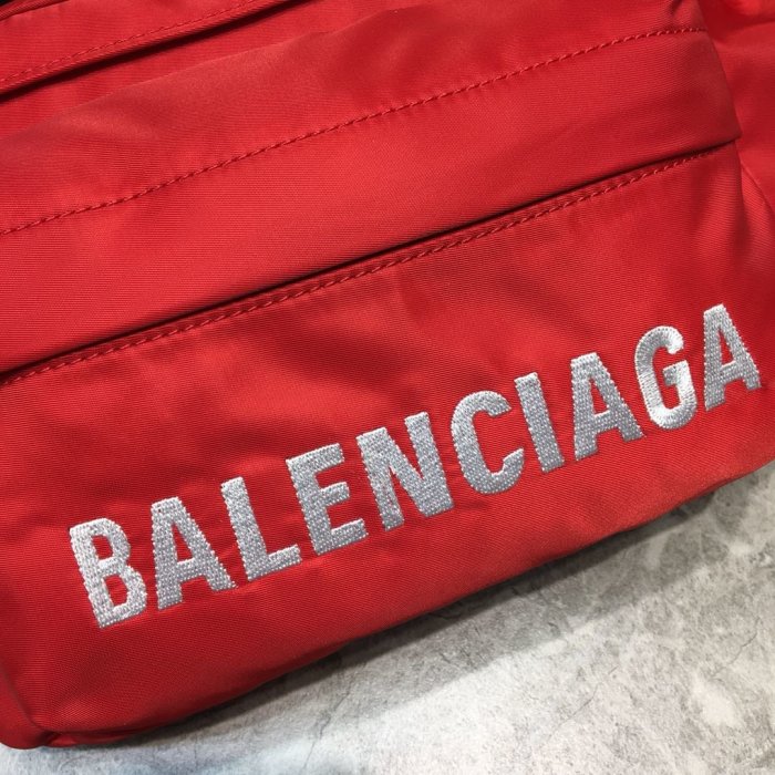 高品質  バレンシアガバッグコピー 定番人気2021新品 BALENCIAGA   男女兼用 ウエストポーチ
