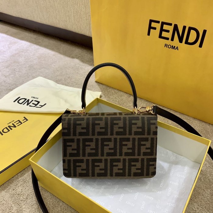 フェンディバッグコピー 2021新品注目度NO.1 FENDI レディース ハンドバッグ