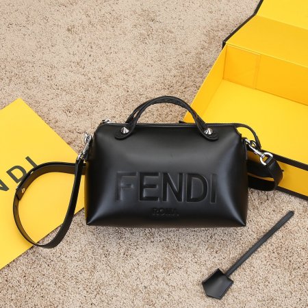 フェンディバッグコピー 定番人気2021新品 FENDI レディース ハンドバッグ   ハンドバッグ