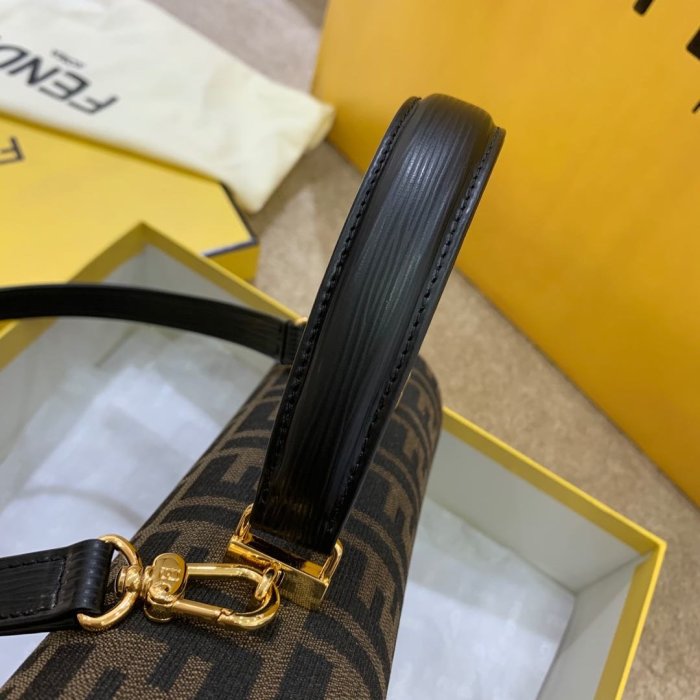 フェンディバッグコピー 2021新品注目度NO.1 FENDI レディース ハンドバッグ