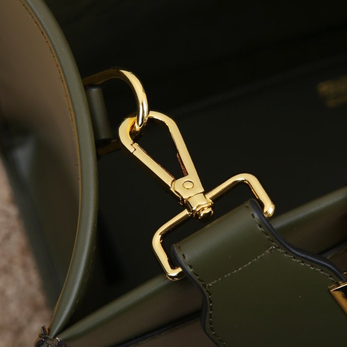 フェンディバッグコピー 大人気2021新品 FENDI レディース トートバッグ