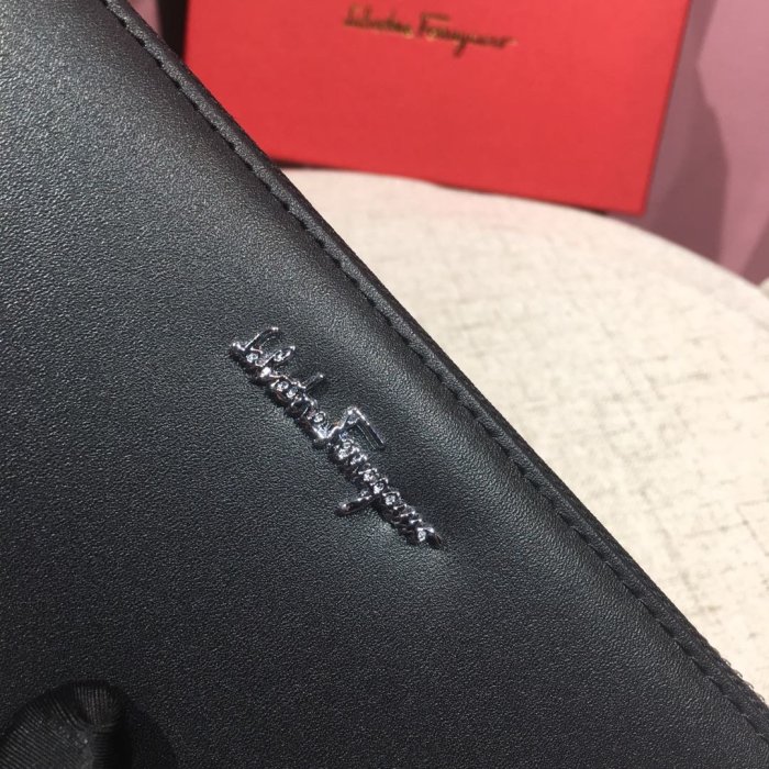 フェラガモ 財布コピー 定番人気2021新品  Ferragamo メンズ 長財布