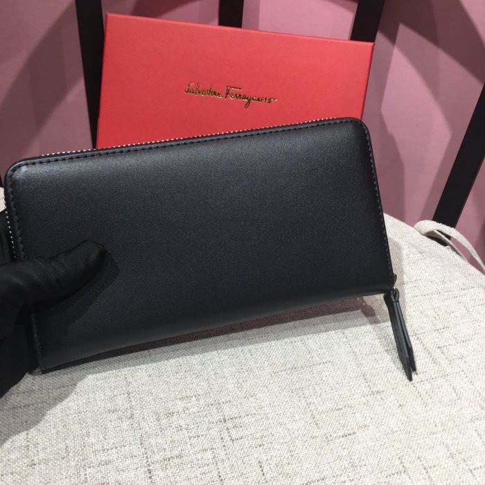 フェラガモ 財布コピー 定番人気2021新品  Ferragamo メンズ 長財布