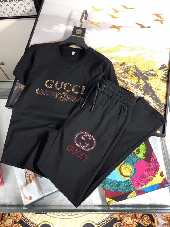 円 グッチ服コピー 定番人気21新品 Gucci メンズ セットアップ 2色 M Creditshop Jp