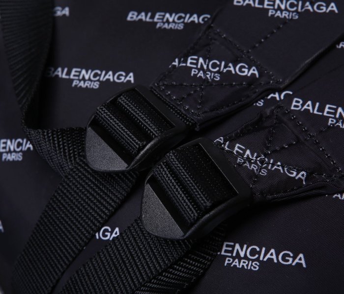 バレンシアガバッグコピー 2021新品注目度NO.1 BALENCIAGA   メンズ バックパック