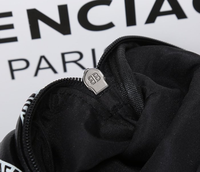 バレンシアガバッグコピー 大人気2021新品 BALENCIAGA   男女兼用 ボディバッグ