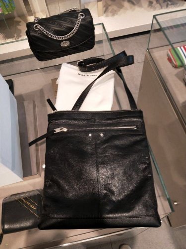 バレンシアガバッグコピー 2021新品注目度NO.1 BALENCIAGA   メンズ ショルダーバッグ