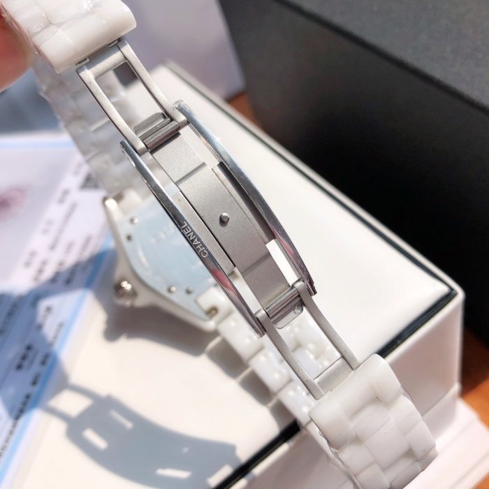 高品質定番人気新品シャネルJ12 時計 コピー レディース クオーツ