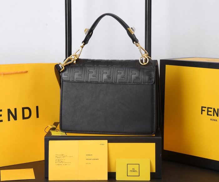 フェンディバッグコピー 大人気2021新品 FENDI レディース ハンドバッグ