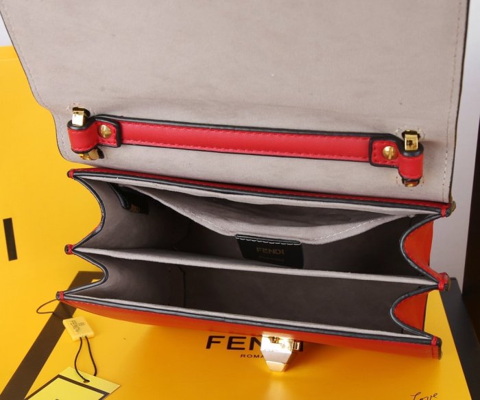フェンディバッグコピー 大人気2021新品 FENDI レディース ショルダーバッグ