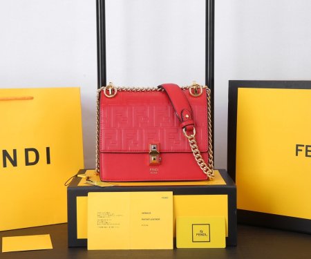 フェンディバッグコピー 大人気2021新品 FENDI レディース ショルダーバッグ