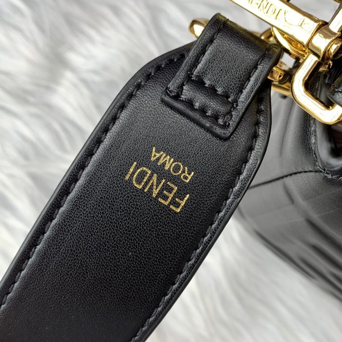 フェンディバッグコピー 大人気2021新品 FENDI レディース ショルダーバッグ