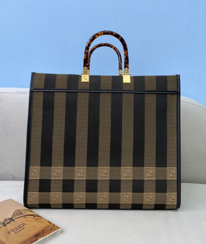 フェンディバッグコピー 2021新品注目度NO.1 FENDI レディース トートバッグ